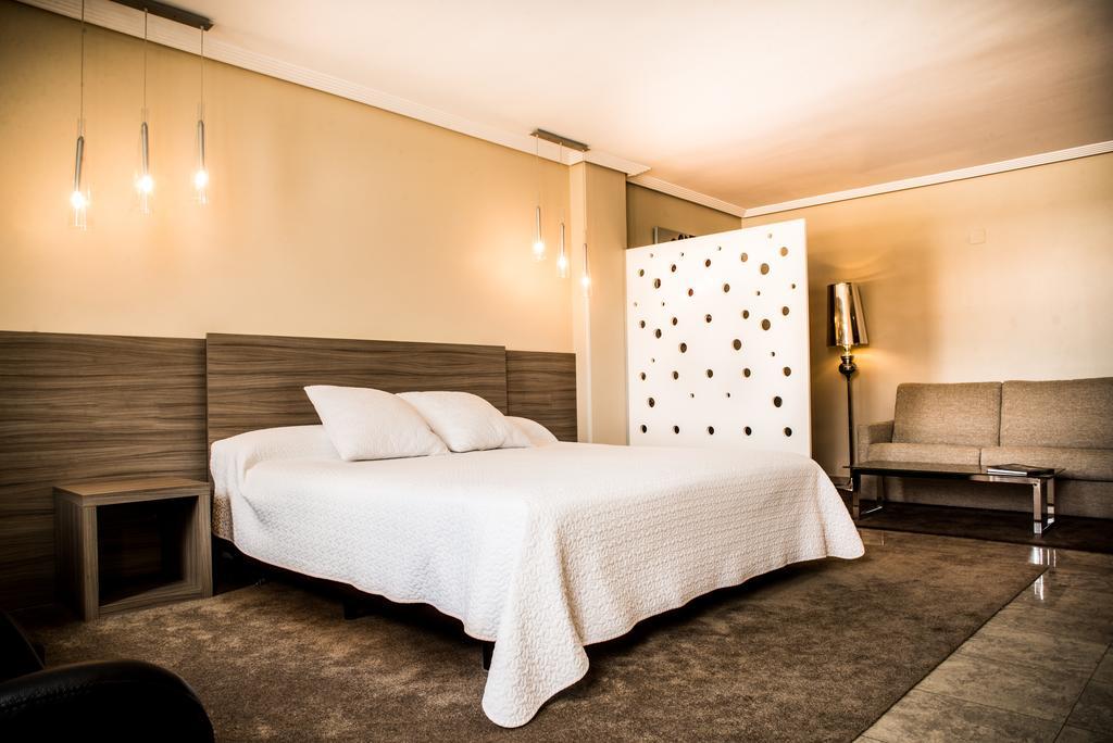 Hospedium Hotel Triana Miajadas Екстериор снимка